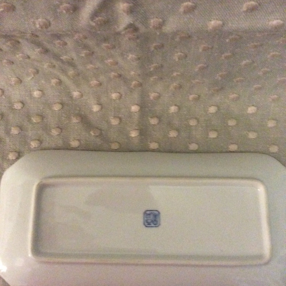 Blue and white ceramic platter/tray/trinket dish/cracker plate - Picture 3 of 4